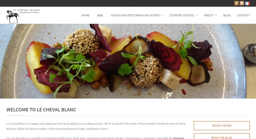 The homepage of the Le Cheval Blanc B&B website